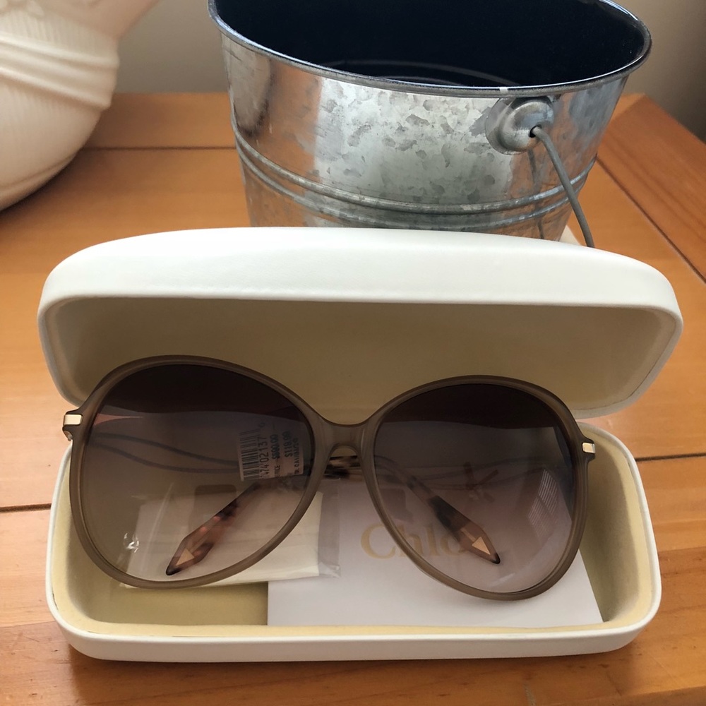 Brand new, never used sunnies :)